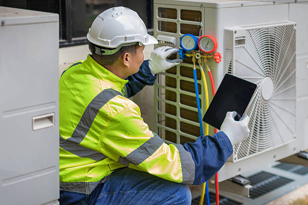 Professional Hvac technician working in Stratford, TX